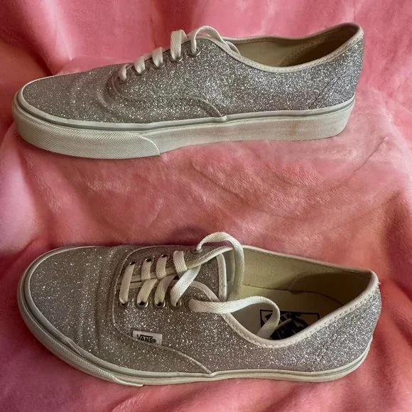 Vans - Picture 1 of 6